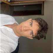 Etudiant donnant des cours de SVT aux lycéens